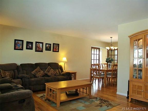 2nd image of 533 Runyon Dr