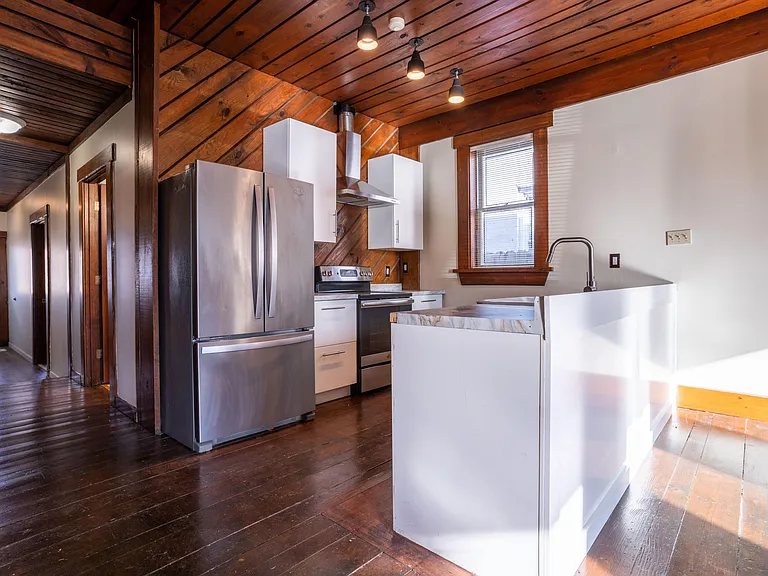 919 Franklin St — Photo 3