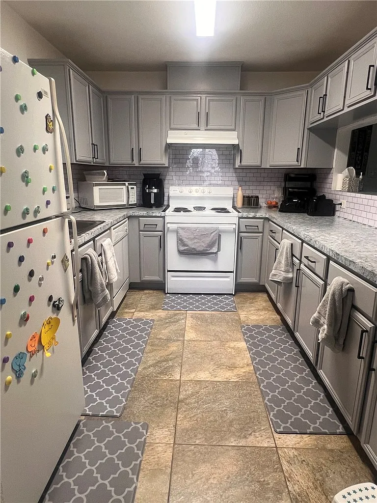 3 bed, 1350 sqft, $1,550 — Photo 4