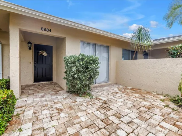 6884 W Country Club Ln, Sarasota, FL 34243