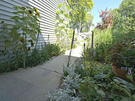3rd image of 1203 Wicker St #1203