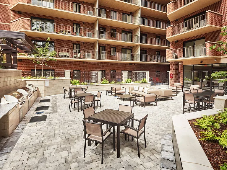 Outdoor Entertainment Area with Grilling Stations