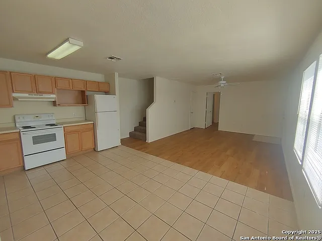 3 bed, 2.5 bath, 1352 sqft, $1,350 — Photo 1