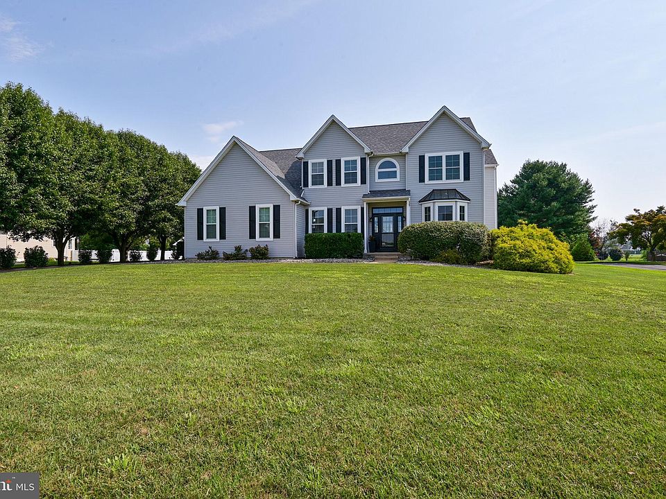 1st image of 108 Saint Andrews Ct