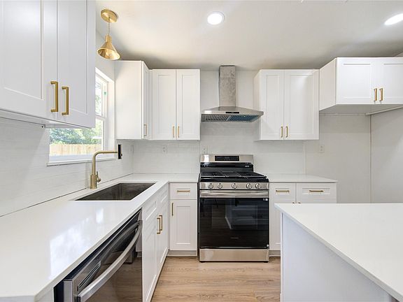 2nd image of 6725 Madrid St