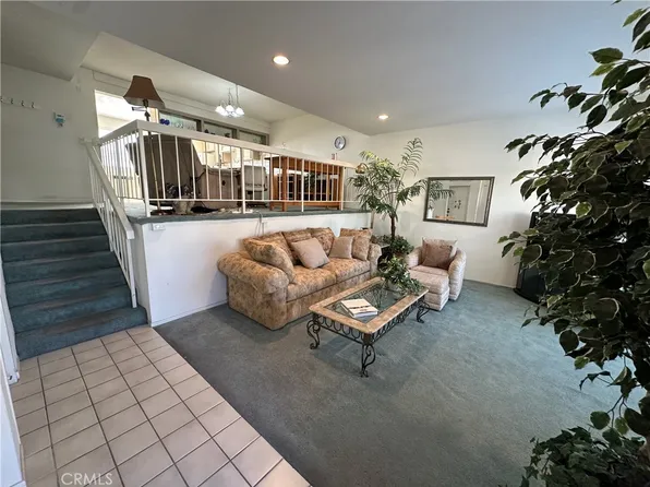 18405 Collins St Unit C, Tarzana, CA 91356