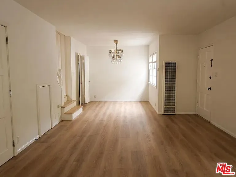 1322 N Beverly Glen Blvd — Photo 2