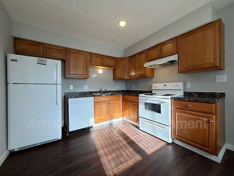 2 bed, 1.0 bath, 760 sqft, $950 — Photo 1