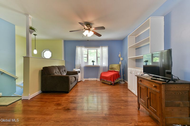 5th image of 284 Rowland Street