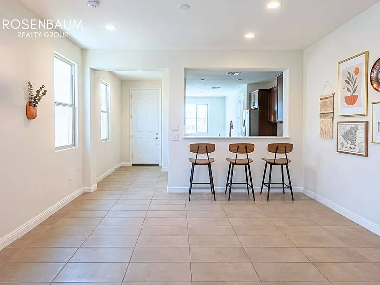 1533 W Sabel Ct — Photo 4