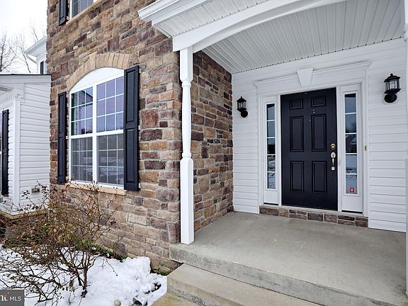 2nd image of 7580 Knotting Hill Ln