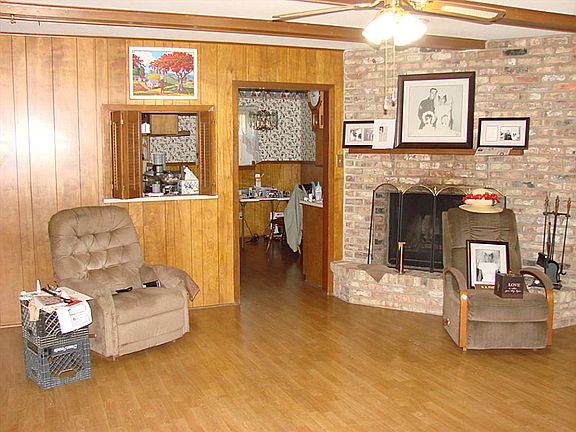 4th image of 1058 Royal Oak Dr