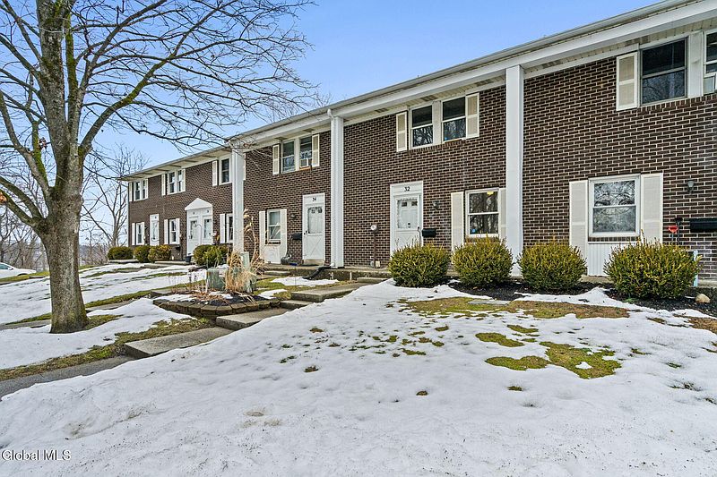 3rd image of 32 Maxwell Drive