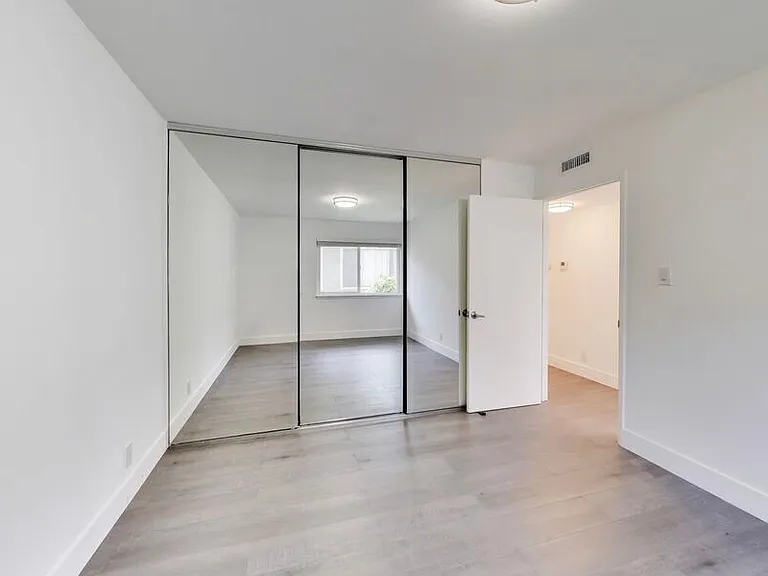319 Poplar Ave #5 — Photo 8
