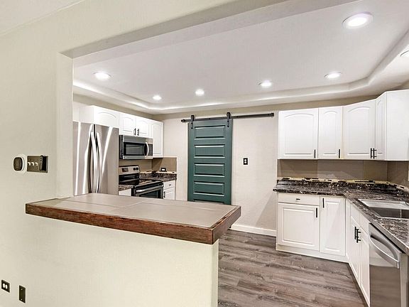 3rd image of 1735 W Burlington Pl