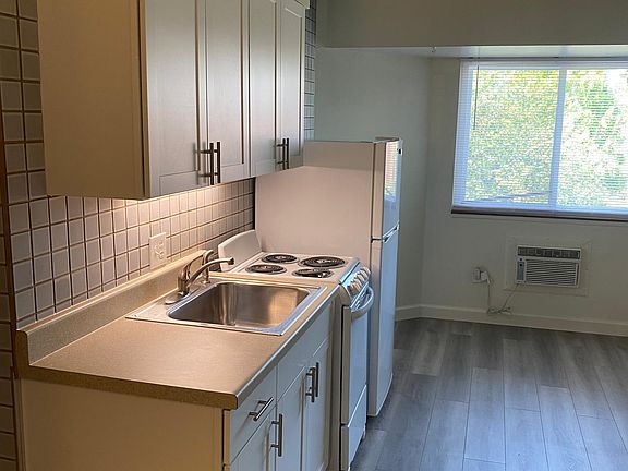 3rd image of 333 W 8th Ave APT C2