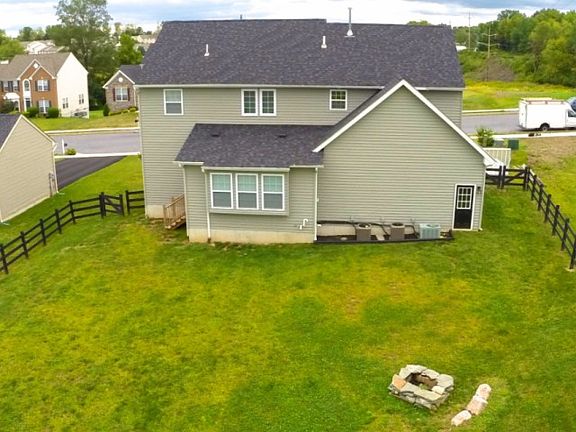 3rd image of 215 Walker Dr