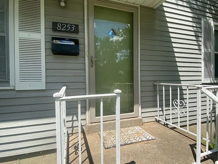 8253 Frost Ave — Photo 3
