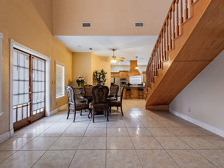 2201 Zacatecas Dr — Photo 11