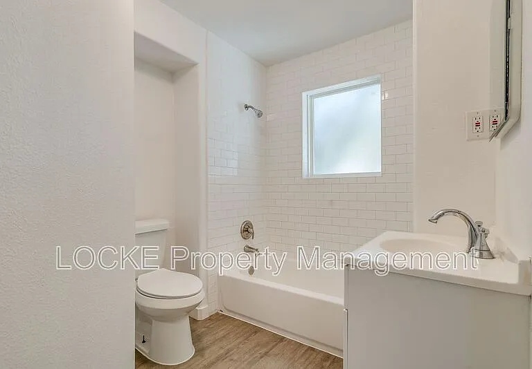 311 Byron St — Photo 16