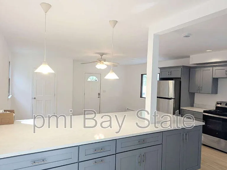 3 Weston St #1 — Photo 5