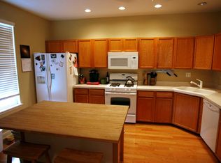 73 Johnson Ct, North Aurora, IL 60542