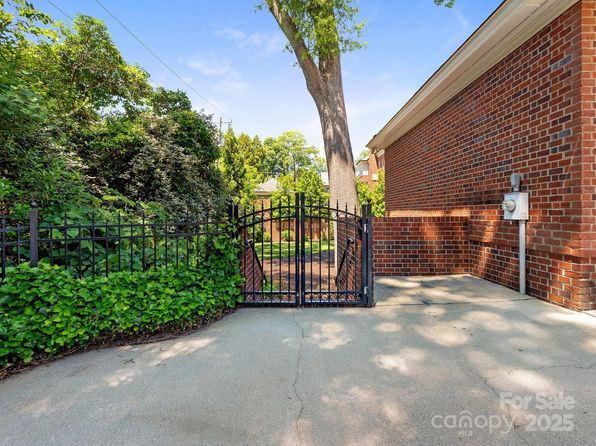 208 Huntley Pl, Charlotte, NC 28207