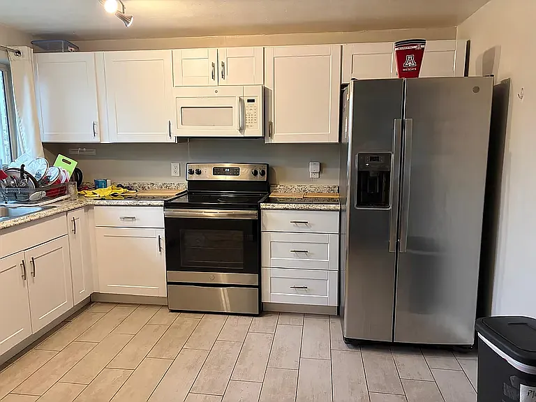 2202 N Los Altos Ave — Photo 9