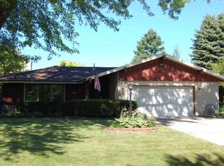 8171 N Edge O Woods Dr, Brown Deer, WI 53223