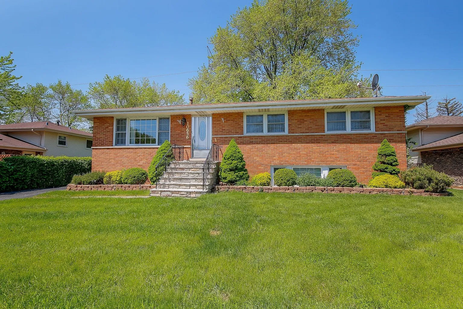 10656 S Michael Dr photo 1