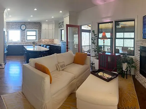 67 High Point Trl, Blue Ridge, GA 30513