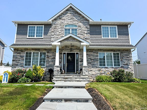 2nd image of 816 Gehrig Avenue