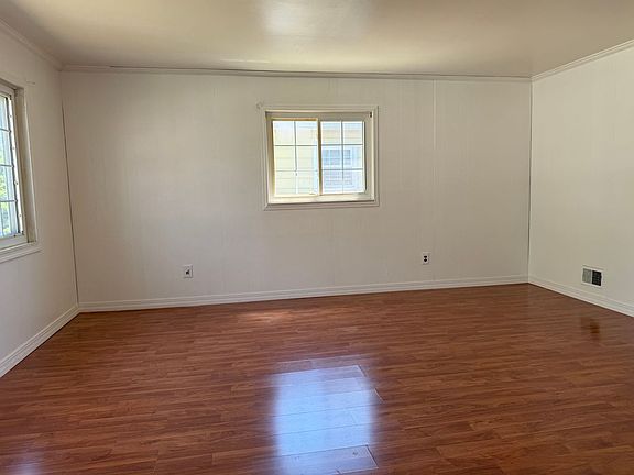 3rd image of 4810 Campbell St