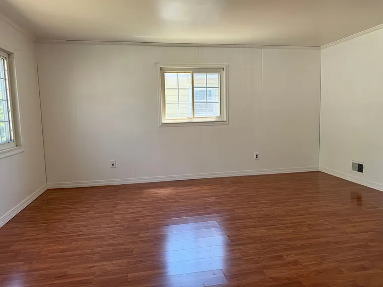 4810 Campbell St — Photo 3