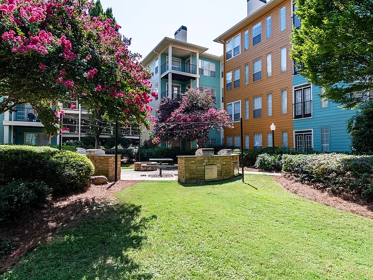 1660 Peachtree — Photo 23