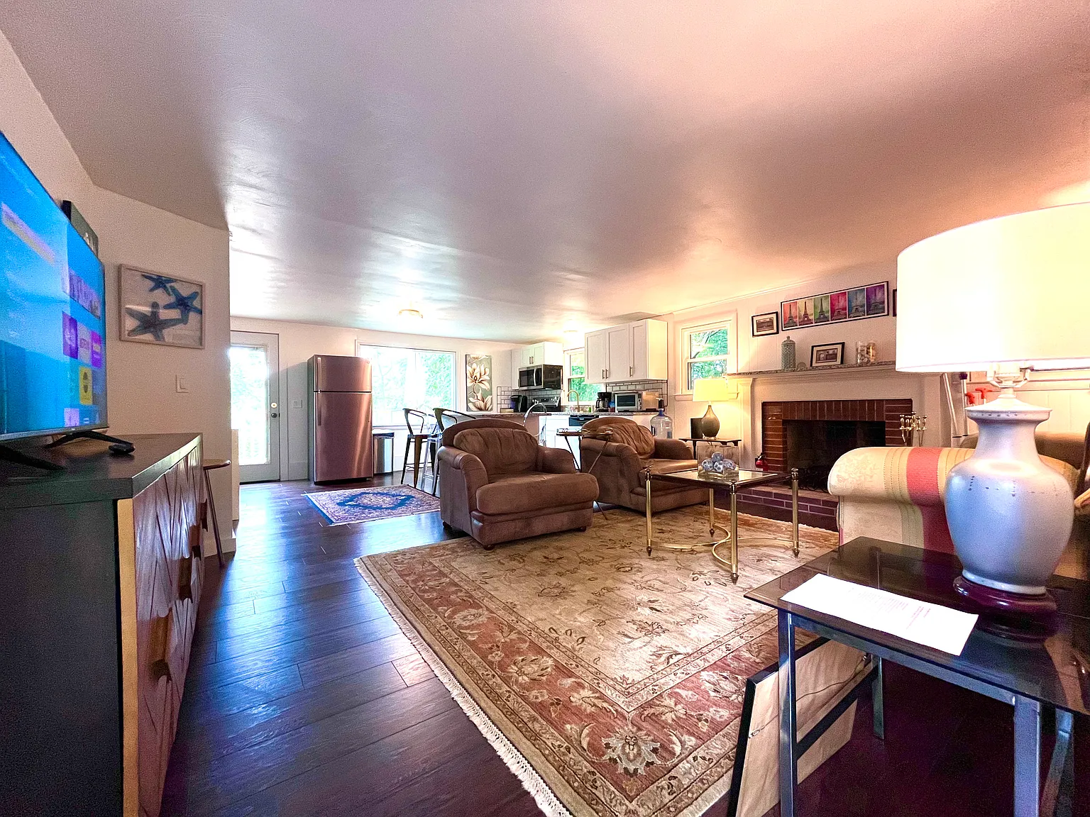 3 bed, 1008 sqft, $3,475 — Photo 3
