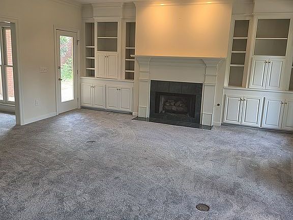 4th image of 12 Village Green Ct