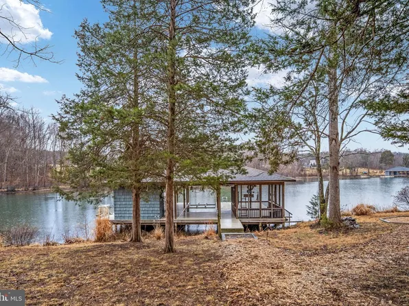 3900 Water Front Ct, Bumpass, VA 23024