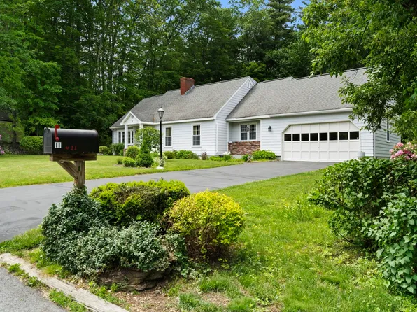 11 Dunbarton Drive, Nashua, NH 03063