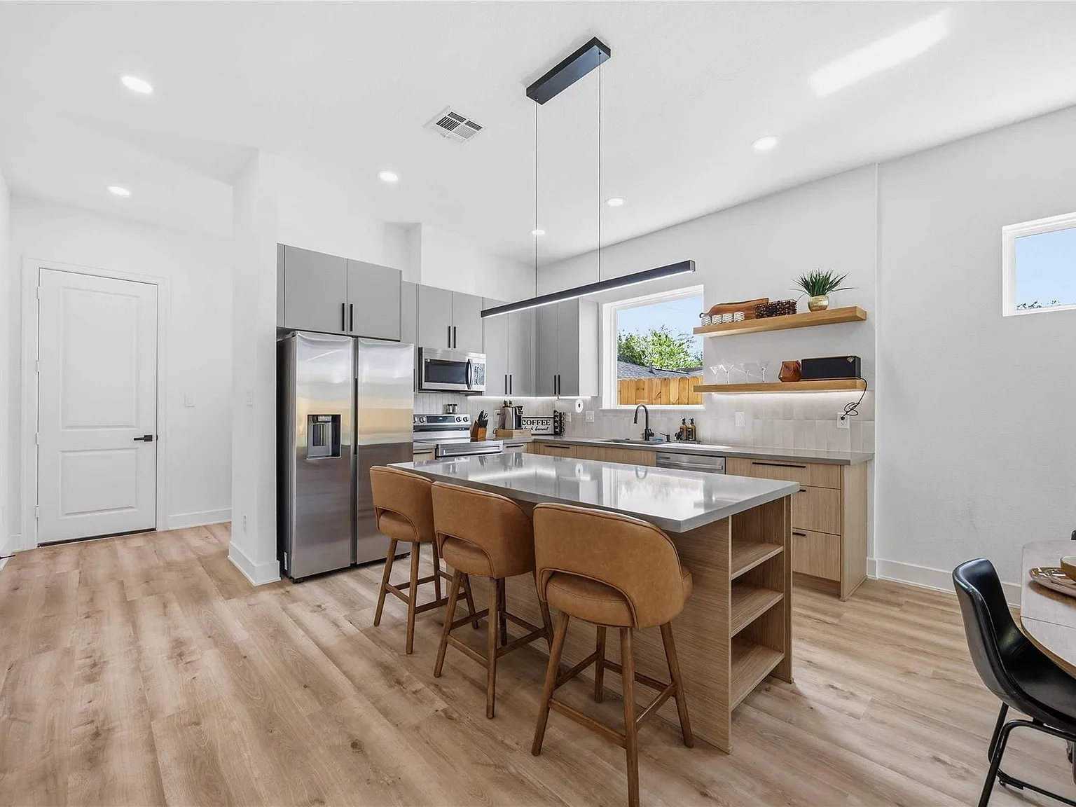 3 bed, 2.5 bath, 1779 sqft, $2,600 — Photo 4