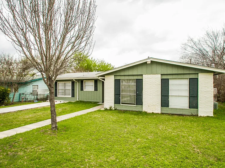 511 Jamaica Dr — Photo 14