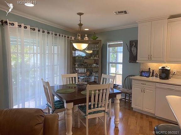 4th image of 486 Nettles Blvd