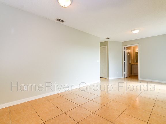 4th image of 327 Jacksonville Ct