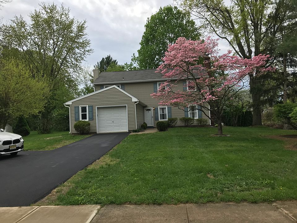 1st image of 15 Linden Ln