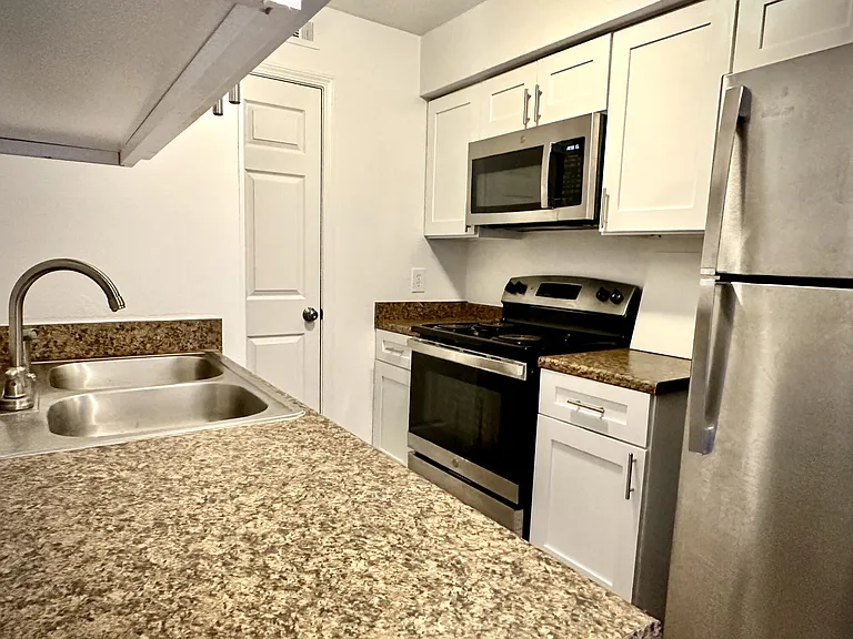Lake Hefner Townhomes — Photo 14