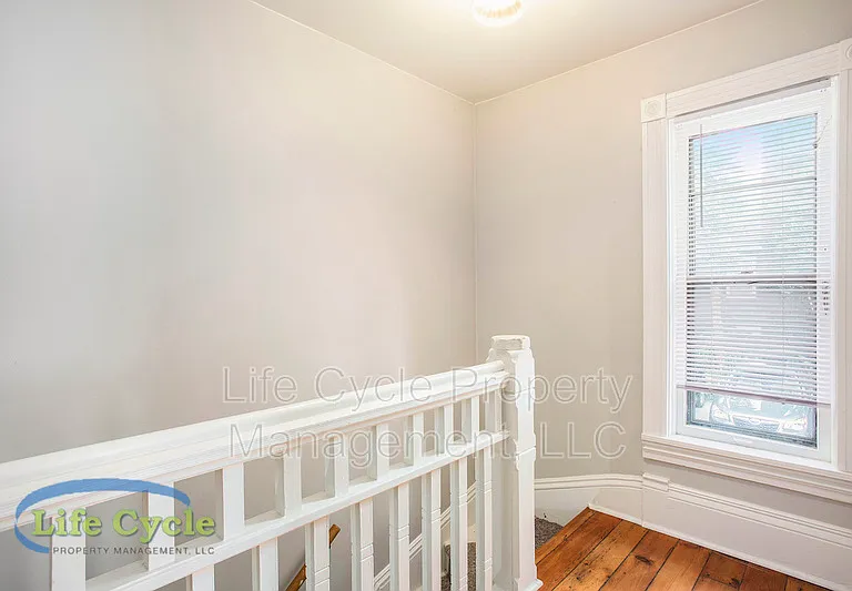 335 Washington St SE — Photo 21
