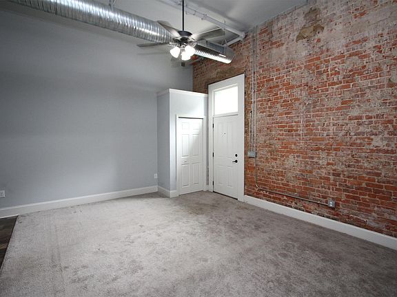 3rd image of 249 Magnolia St APT 102