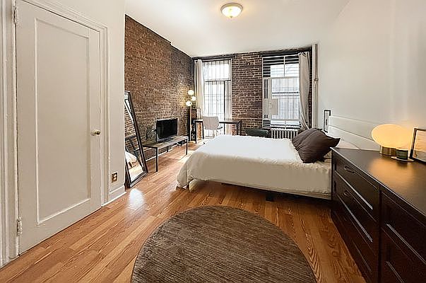 1st image of 416 W 47th St APT 3A