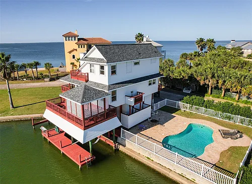16619 Bayfront Dr Photo 1