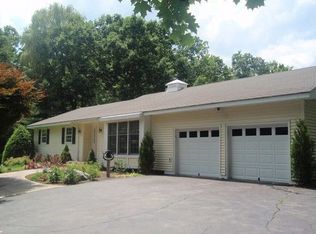 1 Woodland Dr, Highland, NY 12528